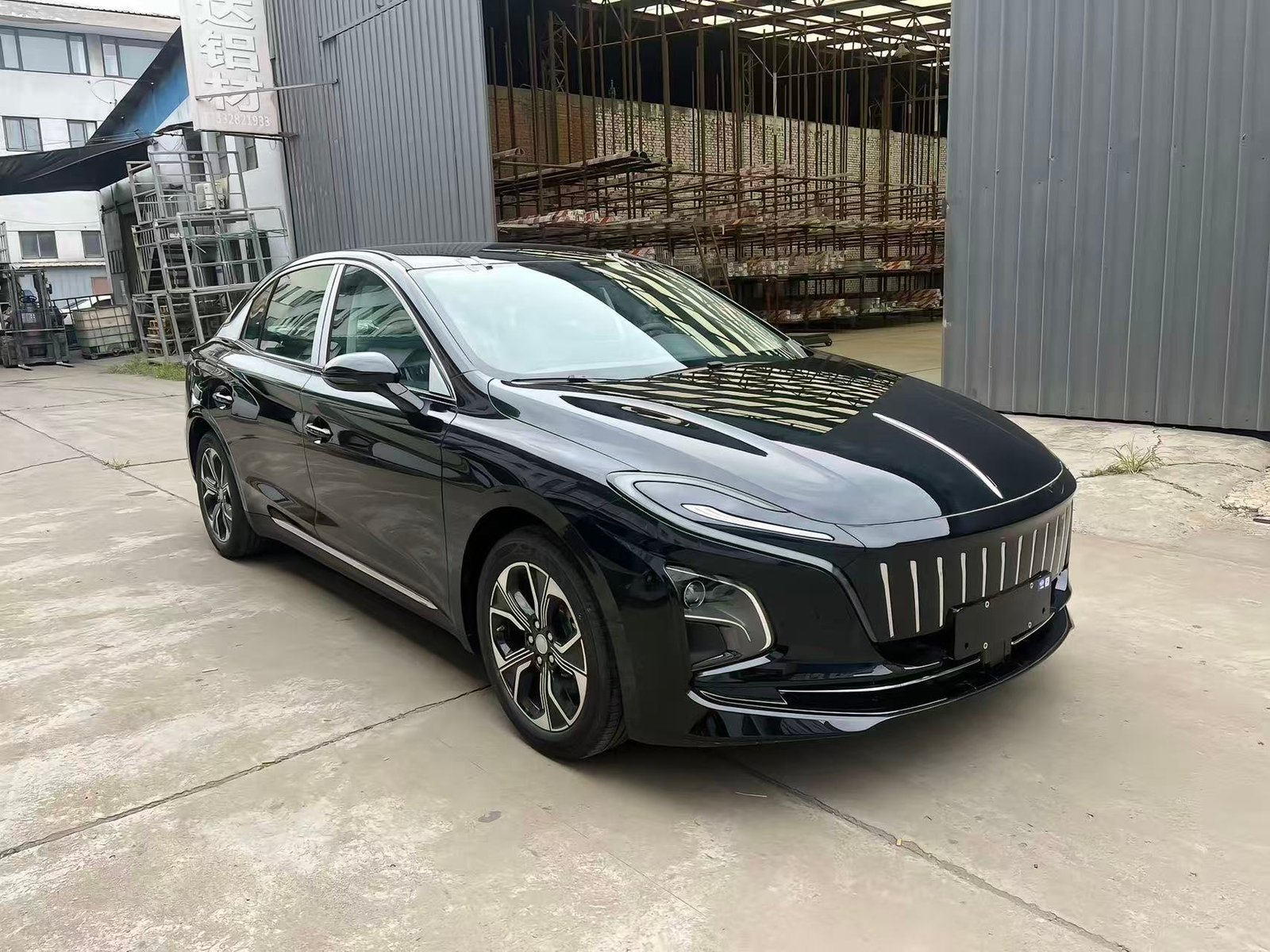 2023 Hongqi E-QM5